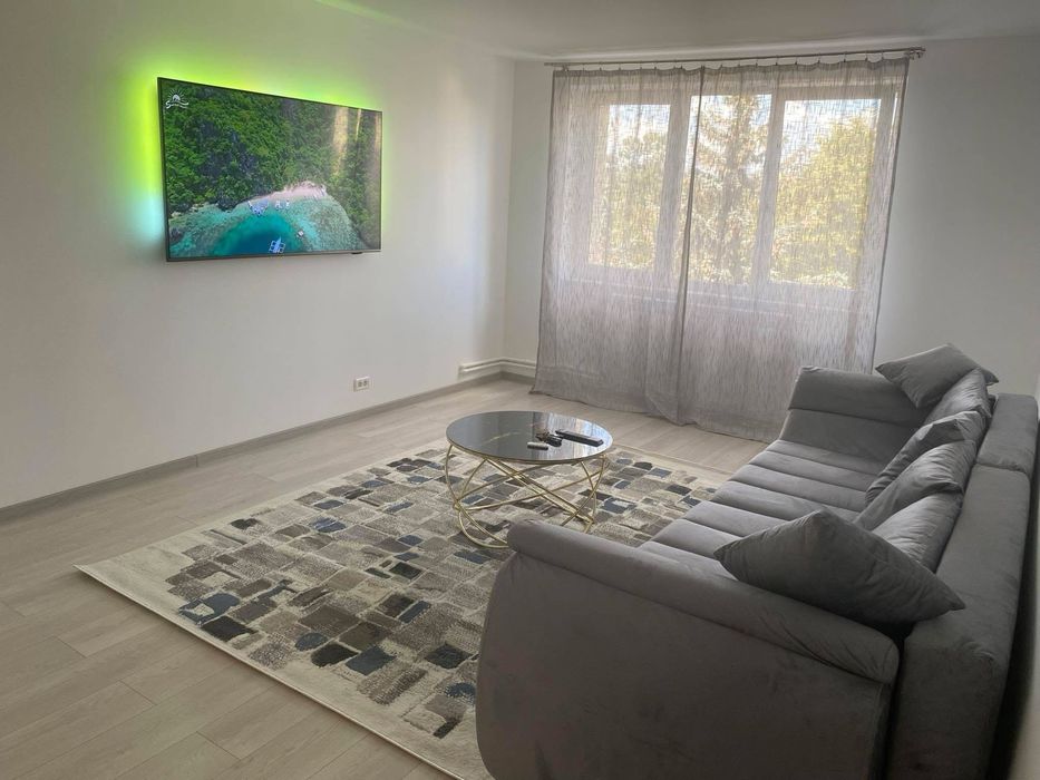 Apartament 4 camere de inchiriat la 1 minunt de universitate