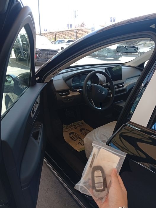 HongqiE-EM5 2025 restayling