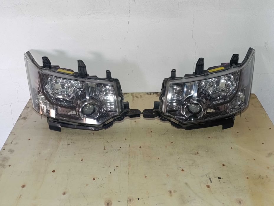 Фары Xenon Оригинал Mitsubishi Delica D:5 фара левая правая