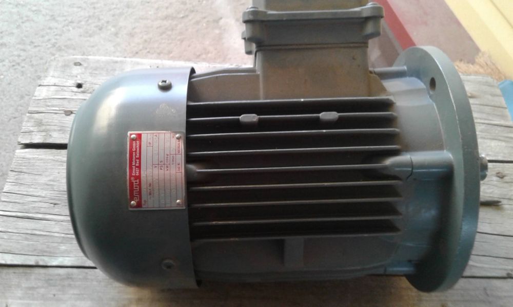 Продам электродвигатели