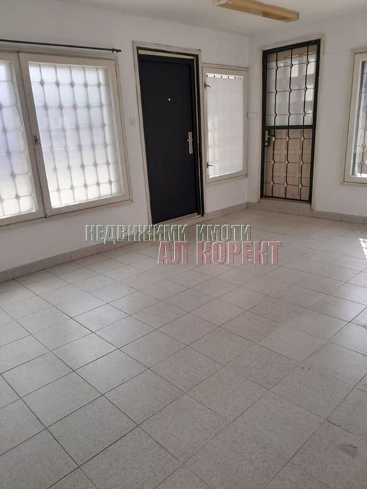 Дава се под наем Офис в Варна, Аспарухово - 40 кв.м за 255 € - Снимка #1