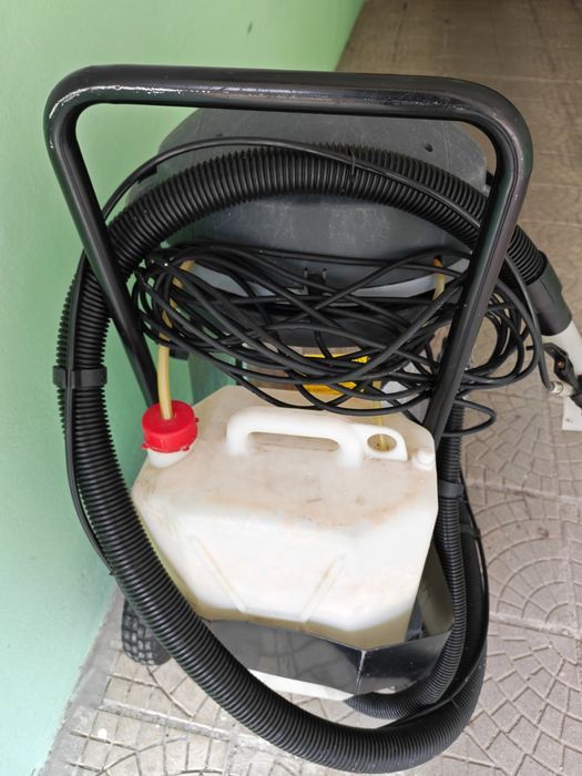 Продавам почистващи машини