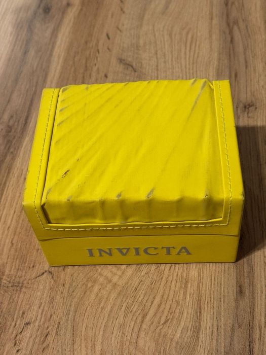 Произведен в Швейцария Часовник Invicta без забележки коледен подаръ