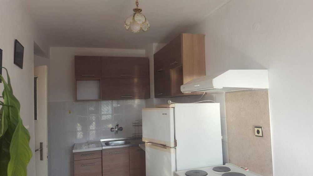 Дава се под наем Тристаен апартамент в Бургас, Център - 120 кв.м за 510 € - Снимка #1