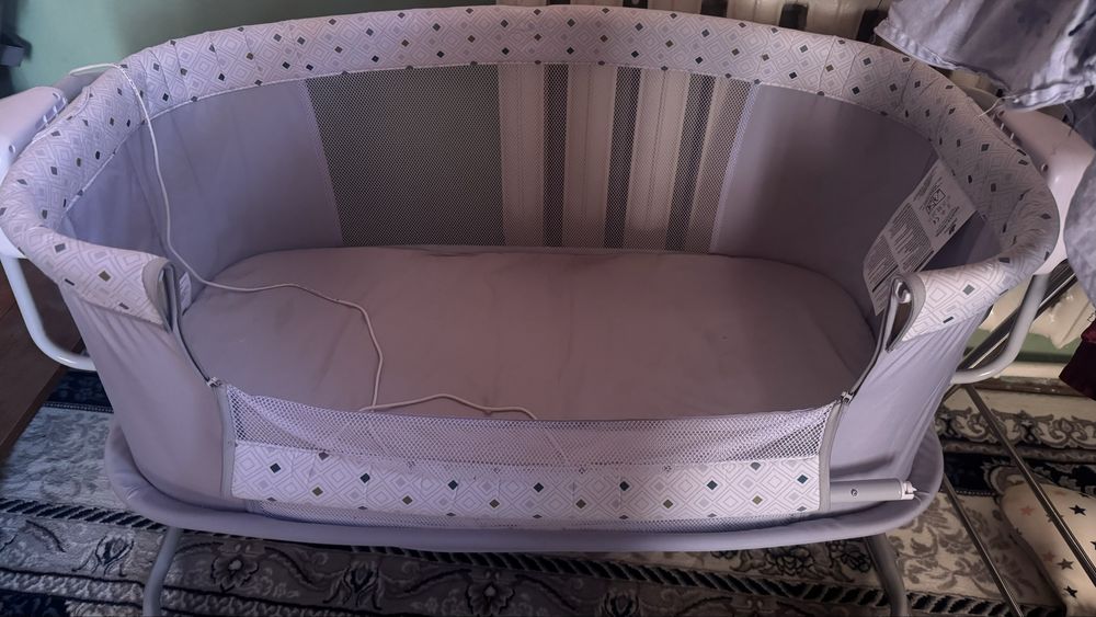 Электрическая кроватка , люлька . Манеж