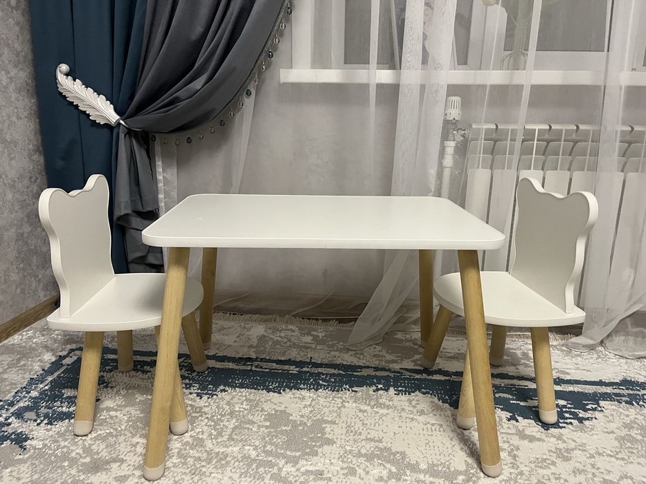 Детский комплекст стол стульев