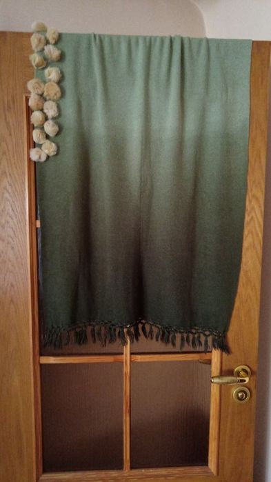 Палантин с бубонами. Шерсть