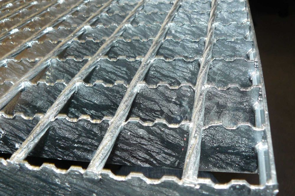 Изработка на метални конструкции, метални рампи и пасарелки