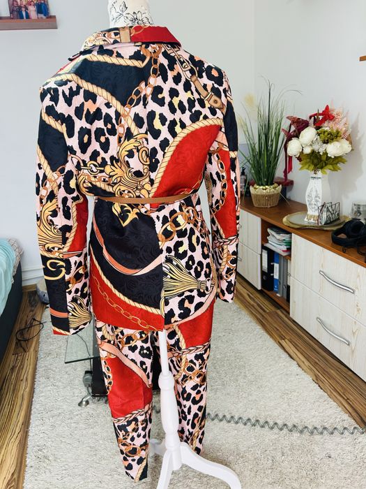 Costum Asos nou fara defecte