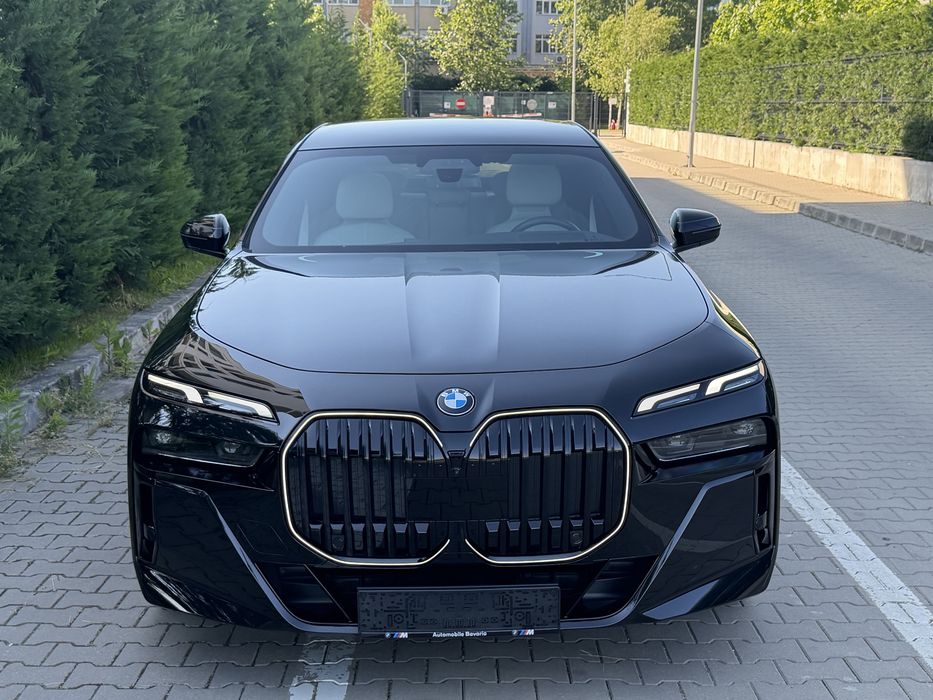BMW SERIA 7 - 740d xDrive m-paket pro l individual l usi electrice I sky