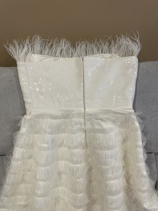 Рокля пера и кристали