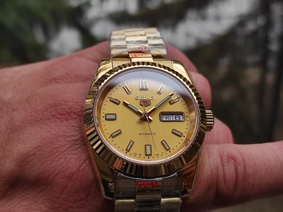 Seiko 5 gold pvd