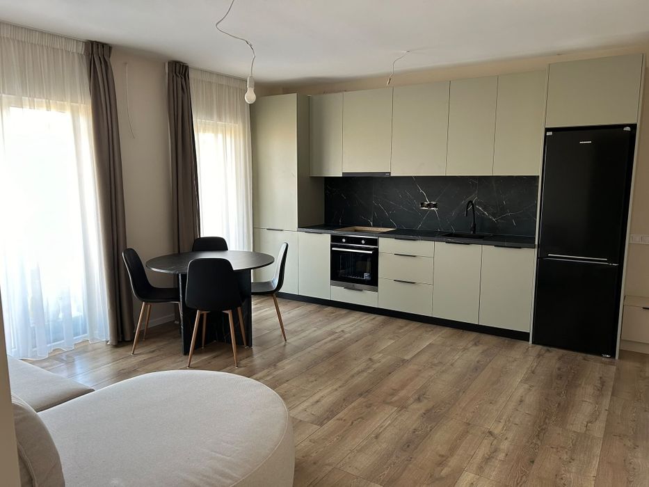 Închiriez apartament / 2 camere / NOU / etaj 1 / loc de parcare /