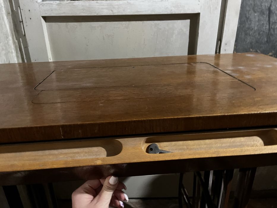 Стара шевна машина Lada 123 – здрава и запазена