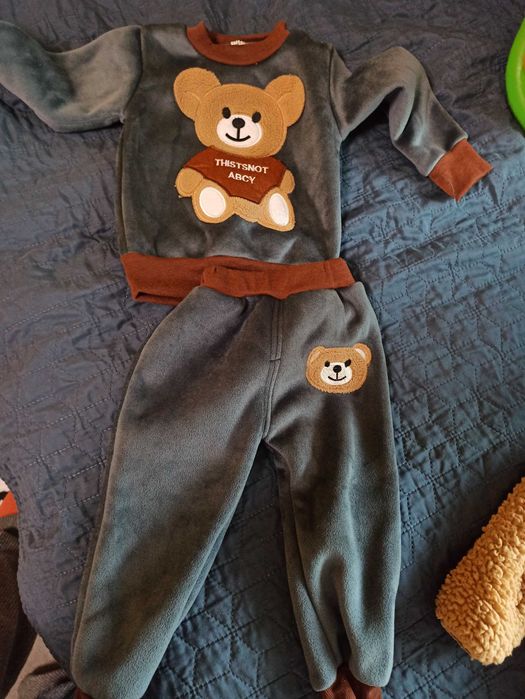 Плюшено костюмче с мече, чисто ново - размер S, блуза с мече - размер 92