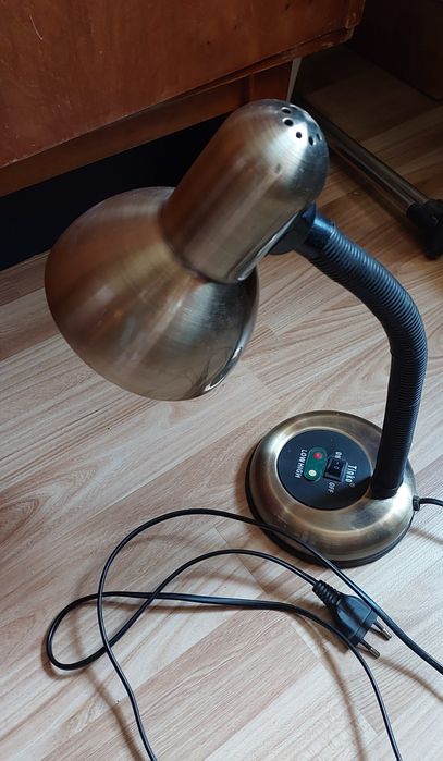 Настольная лампа