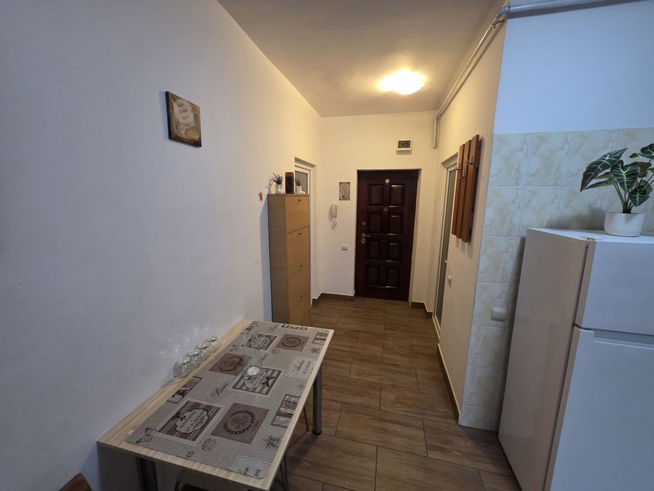 Închiriez garsoniera