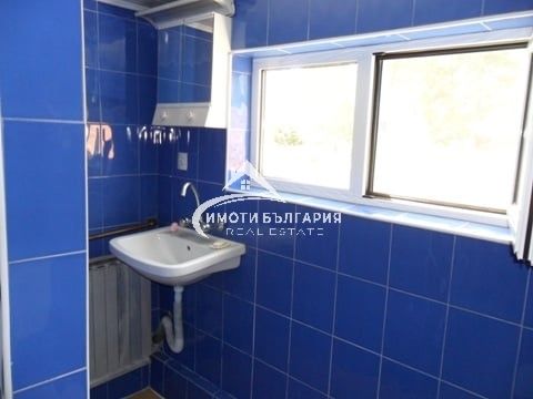Прекрасна къща на село в близост до Карлово