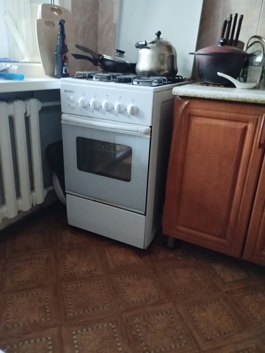 Газовая плита ,в рабочем состоянии
