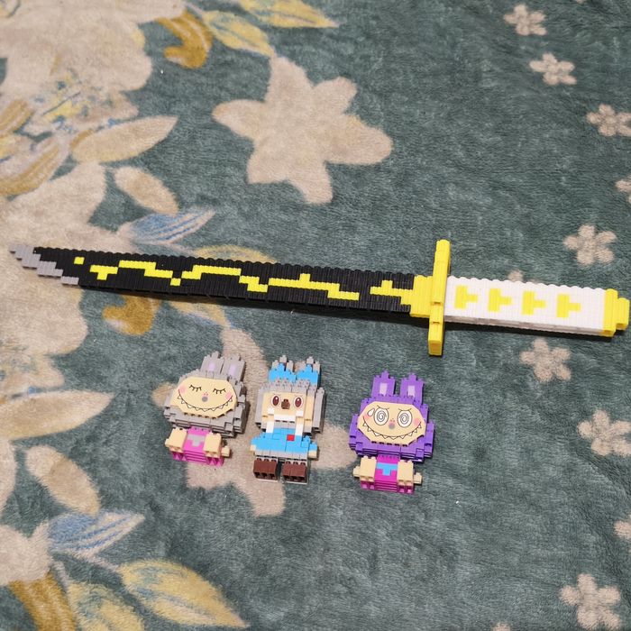 Продоються фигурки