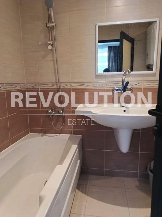 Дава се под наем Едностаен апартамент в Варна, Център - 35 кв.м за 425 € - Снимка #5