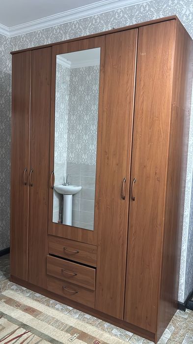 Тез арада сатылады диван, стол, шифонер