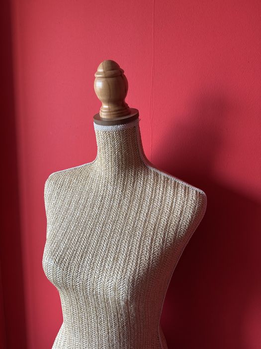 Шивашки манекен с дървена основа