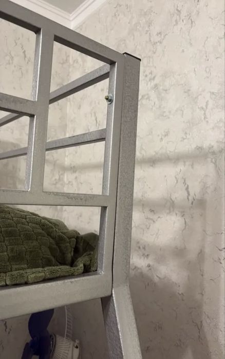 Двухярусная кровать