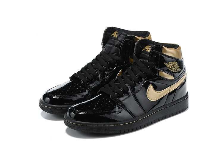 Нови дамски маратонки Nike Air Max Jordan 1 Mid налични 38 номер