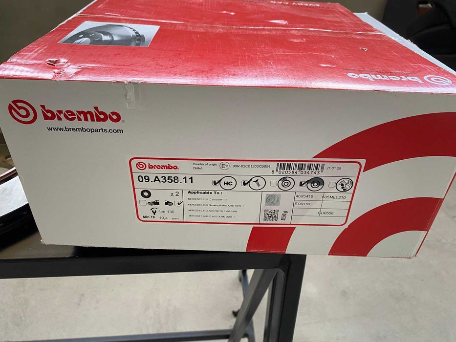 Чисто нови вентилирани задни дискове Brembo (09.A358.11) за Mercedes E-класа, CLS, GLK и др.