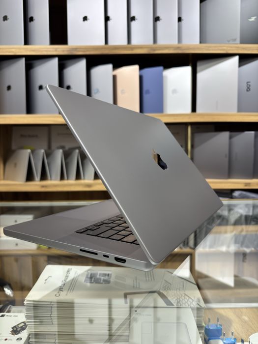MacBook Pro 16 inch ritina ProMoition 4K M1Max 64GB 1TB SSD