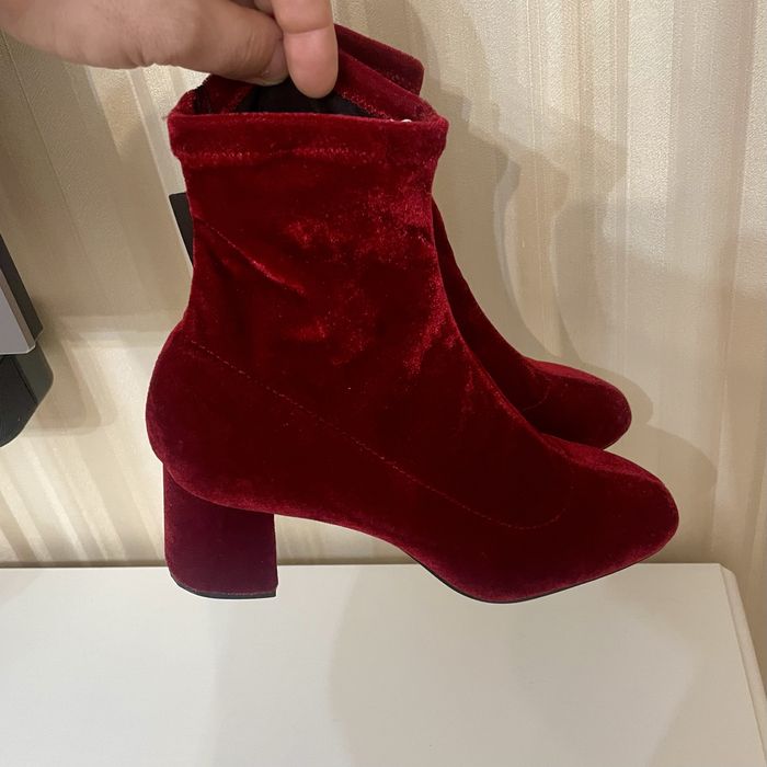 Botine din catifea marca zara noi ne purtate
