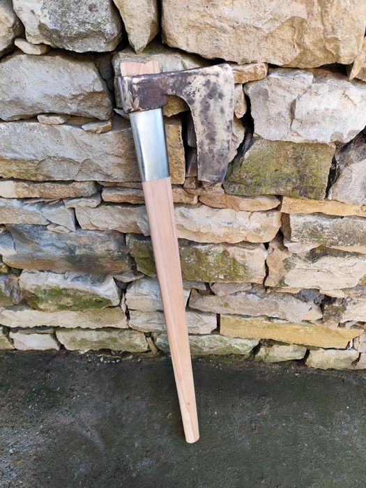 Стари брадви за дърва