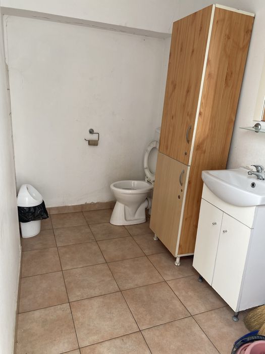 Inchiriez spatiu 80mp Uta