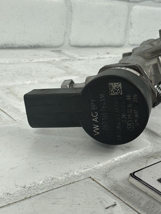 Рейл AUDI 3.0TDI 059130090CS 057130764AM
