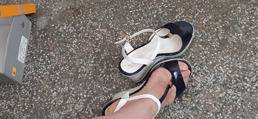 Хубави италиански сандали