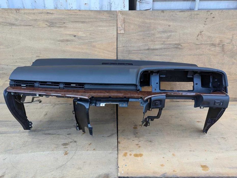 Торпеда панель на Ниссан Эльгранд Е51