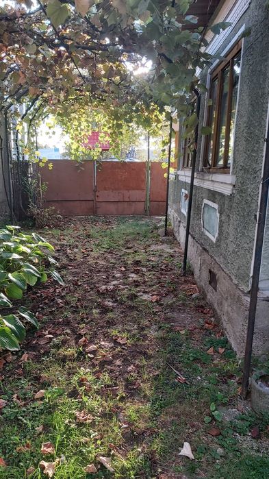 Casa bătrânească de vânzare