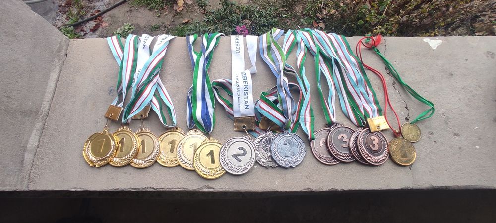 Продам медали срочно