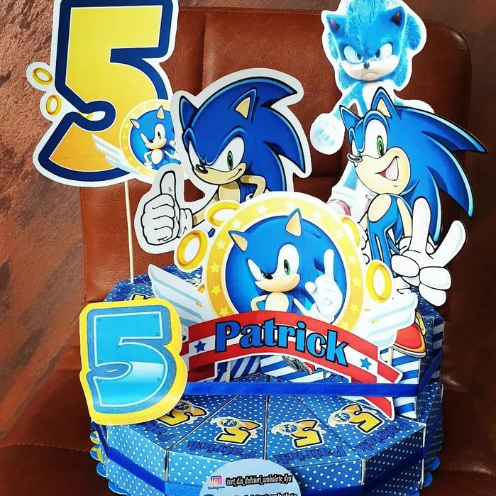 Tort din cutiute de carton