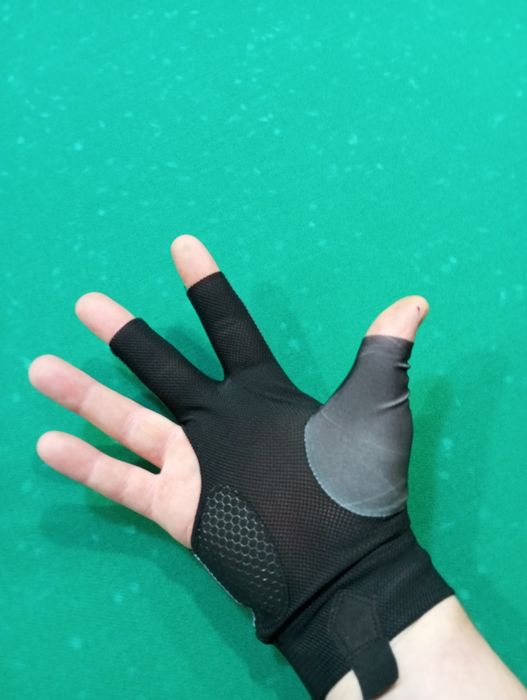 Перчатки для игры в бильярд