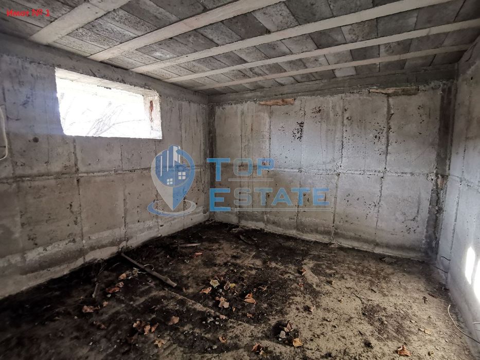 Пет къщи и два парцела в село Кавлак, област Велико Търново