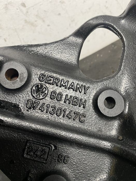 Suport pompa injectie Vw Lt 2.5 TDI ANJ 102 cp 109cp 074130147C