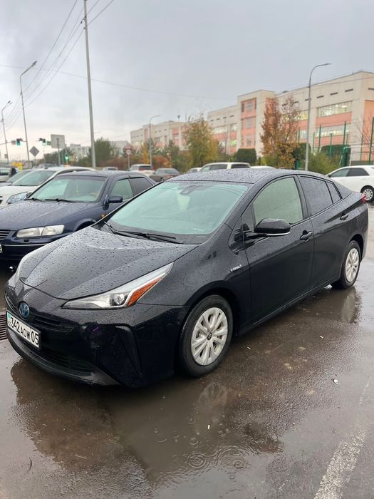 Тоуота Приус 2019
