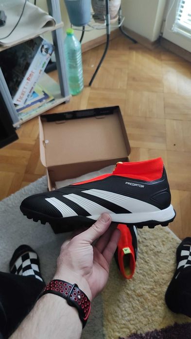 Продават се футболни обувки Adidas Predator - чисто нови (стоножки)
