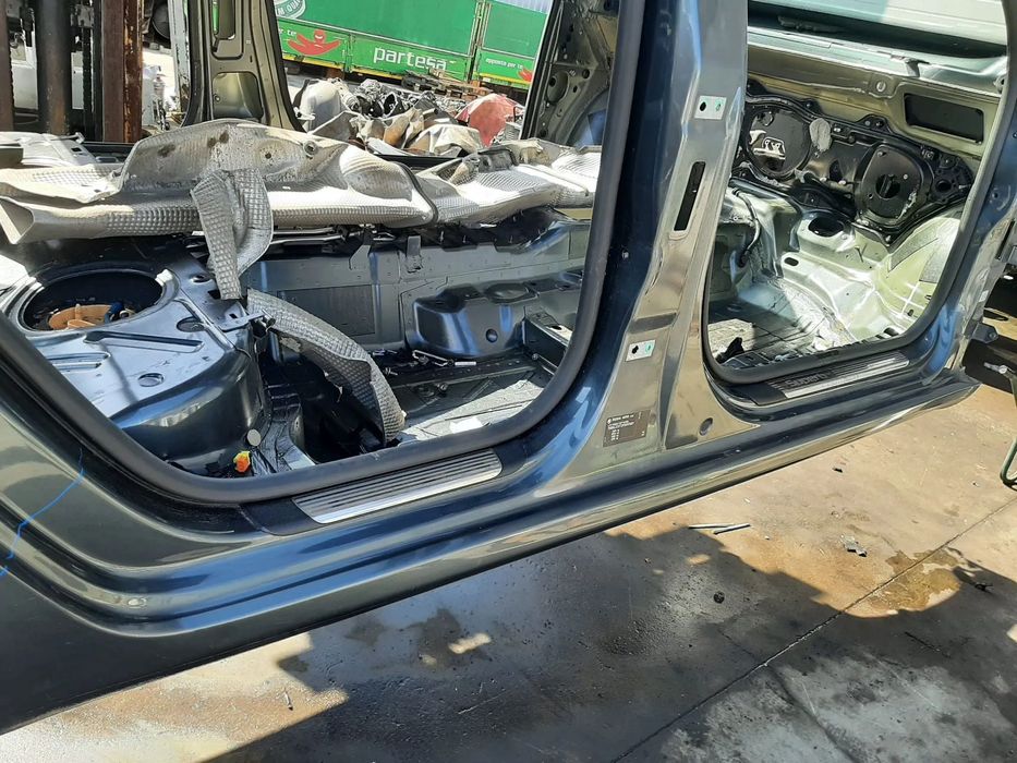 prag dreapta skoda superb 2 3t combi facelift 2014