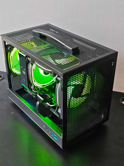 Компютър - /B650 Lightning Wi-fi/Ryzen 7 7700X/RX 9060 XT 16GB/32GB DDR5 6400M/T/1TB nVme gen 4.0/