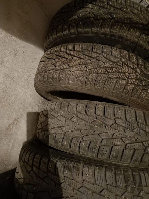 Продам  шины с дисками 175/70/13
