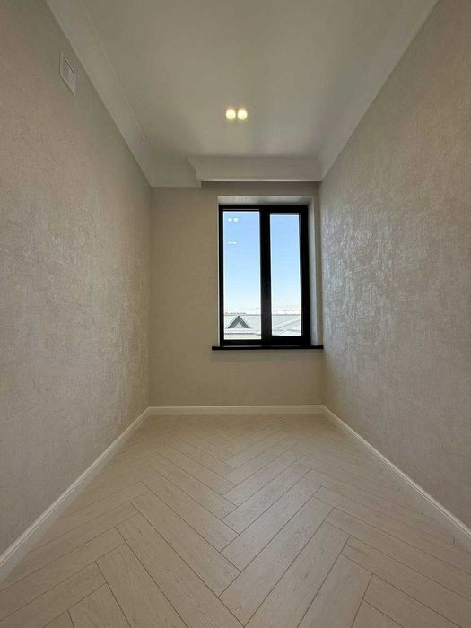 Yakkasaroy markazida 3 qavatli 3,3sotix  EVRO uchastka