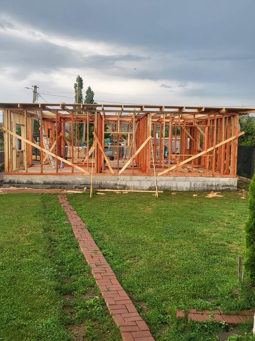 Vand case modulare din structura metalica sau din lemn